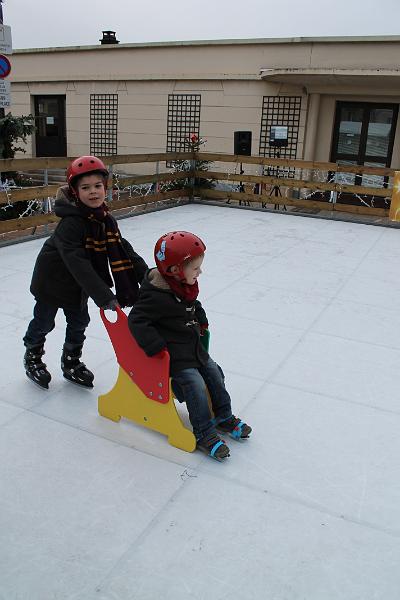 2013-12-28 La patinoire, le trio 001.JPG